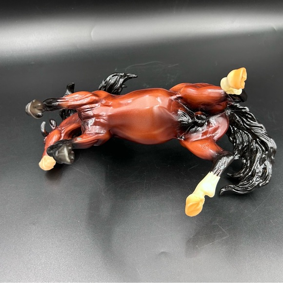 Breyer Shelby 2023 CC Gambler’s Choice Glossy Bay Nokota Horse Rare - Picture 9 of 11